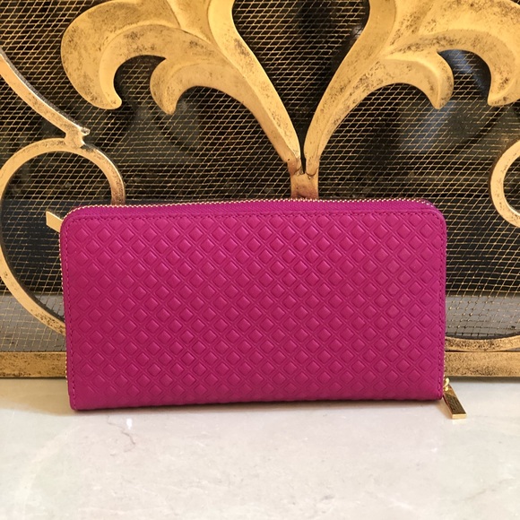 NWT Tory Burch Marion quilted zip around wallet - Picture 3 of 6